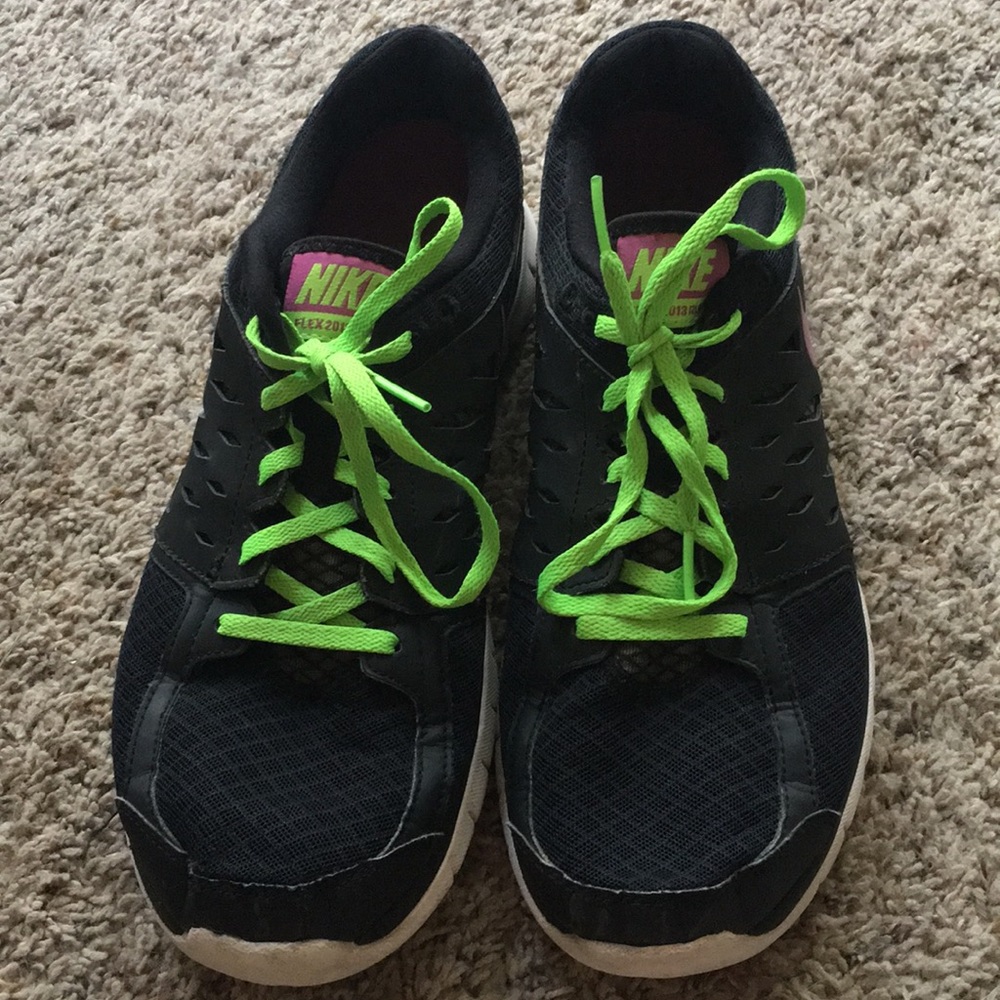 Nike running tennis shoes